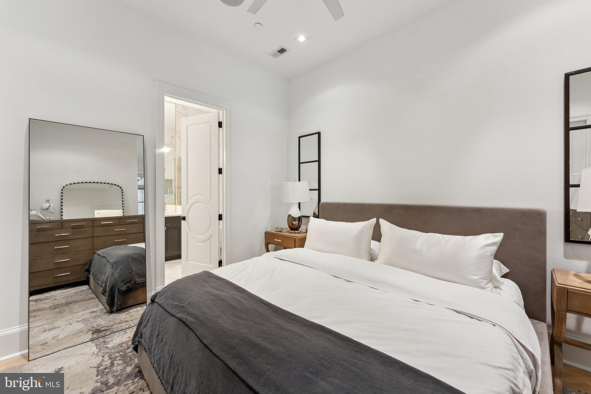 1832 16TH STREET NW 2