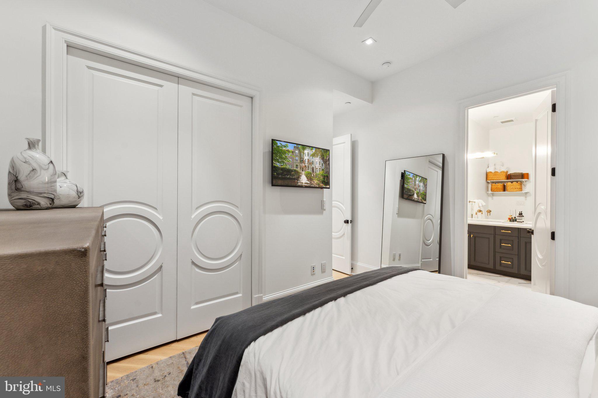 1832 16TH STREET NW 2