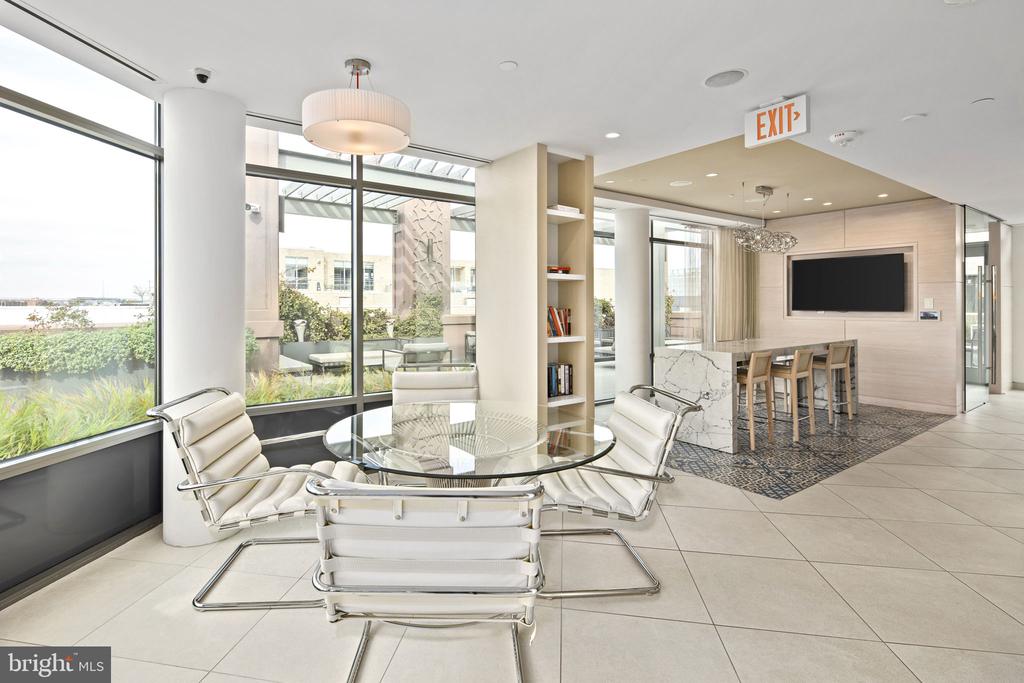 810 O ST NW #305