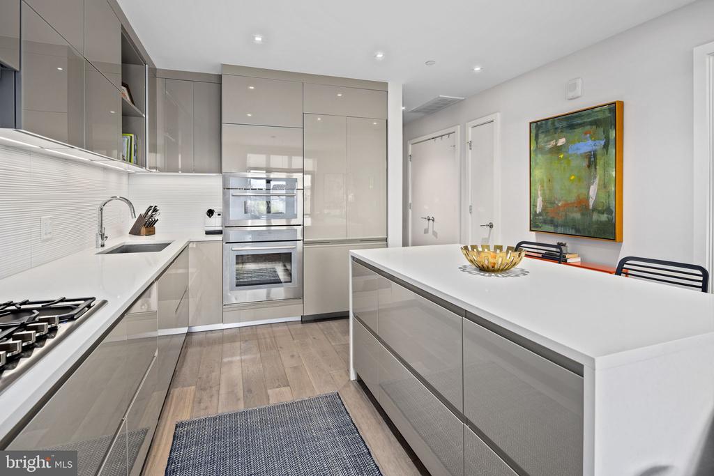 810 O ST NW #305
