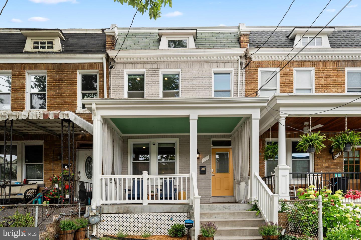 613 Longfellow St NW