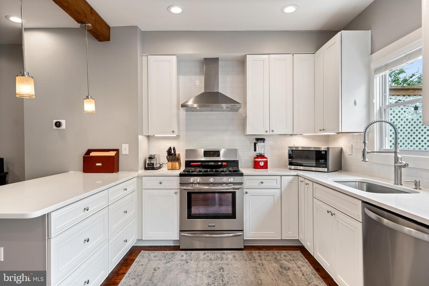 613 Longfellow St NW
