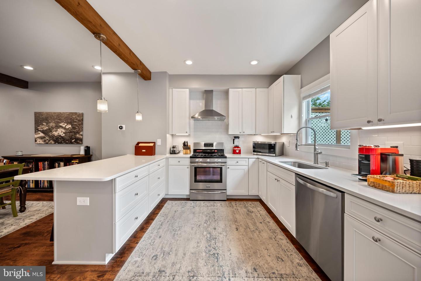 613 Longfellow St NW