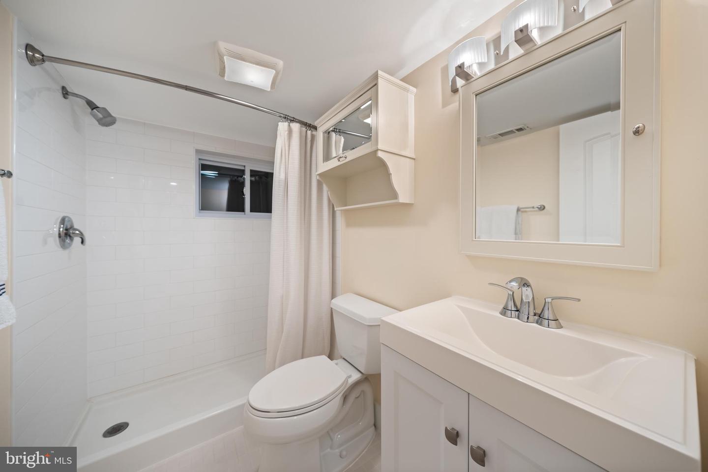 613 Longfellow St NW