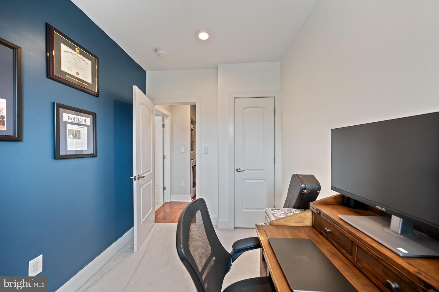613 Longfellow St NW