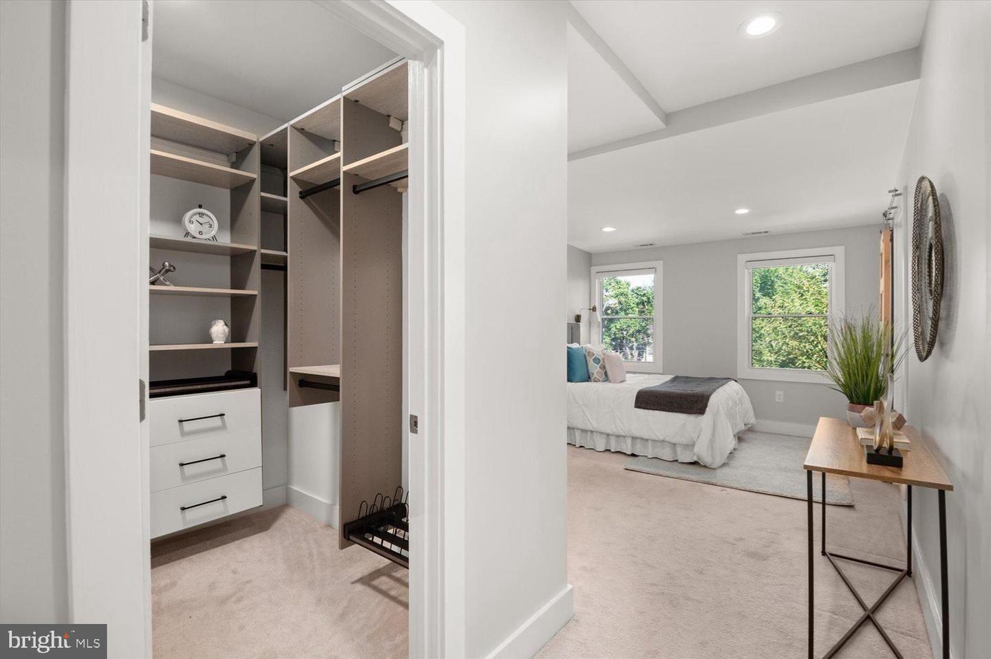 613 Longfellow St NW