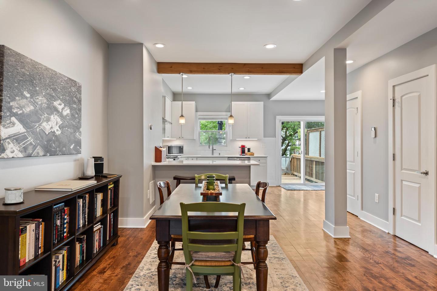 613 Longfellow St NW