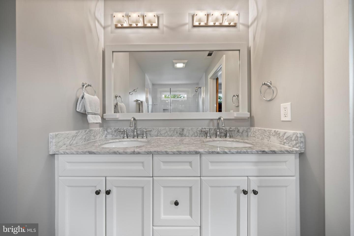 613 Longfellow St NW