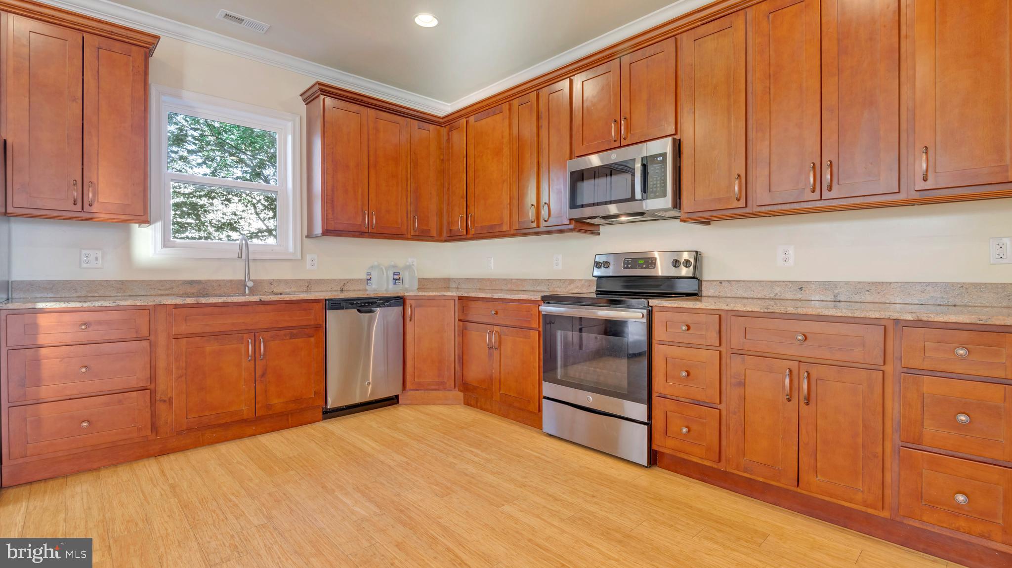 1337 MAPLE VIEW PLACE SE