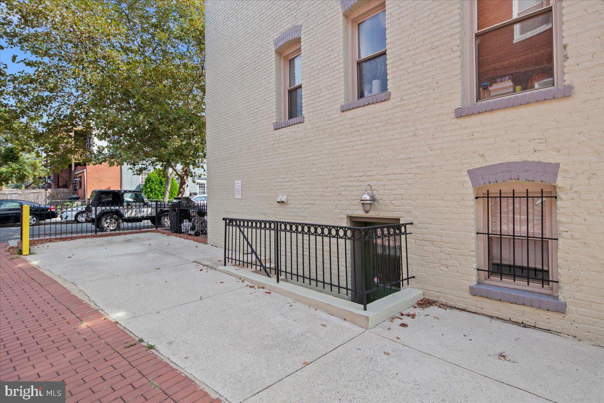 1718 1ST STREET NW 9