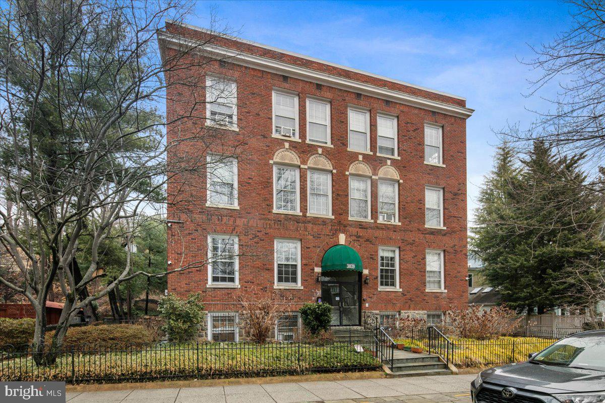 3039 MACOMB STREET NW 18