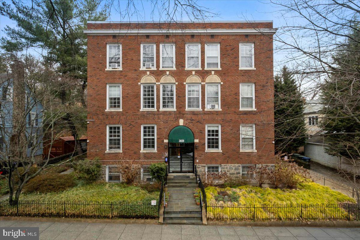 3039 MACOMB STREET NW 18