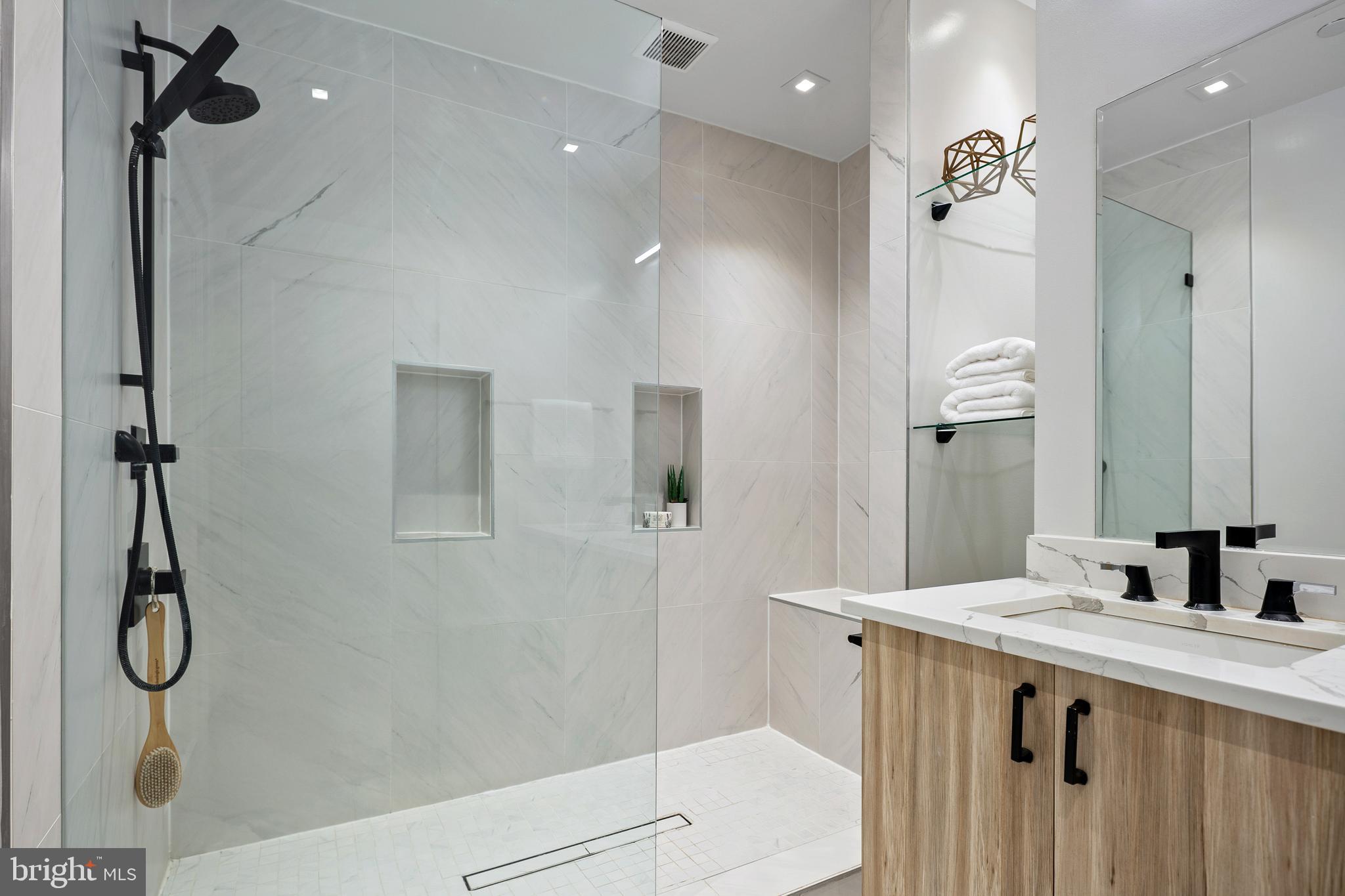 330 16TH STREET SE 2