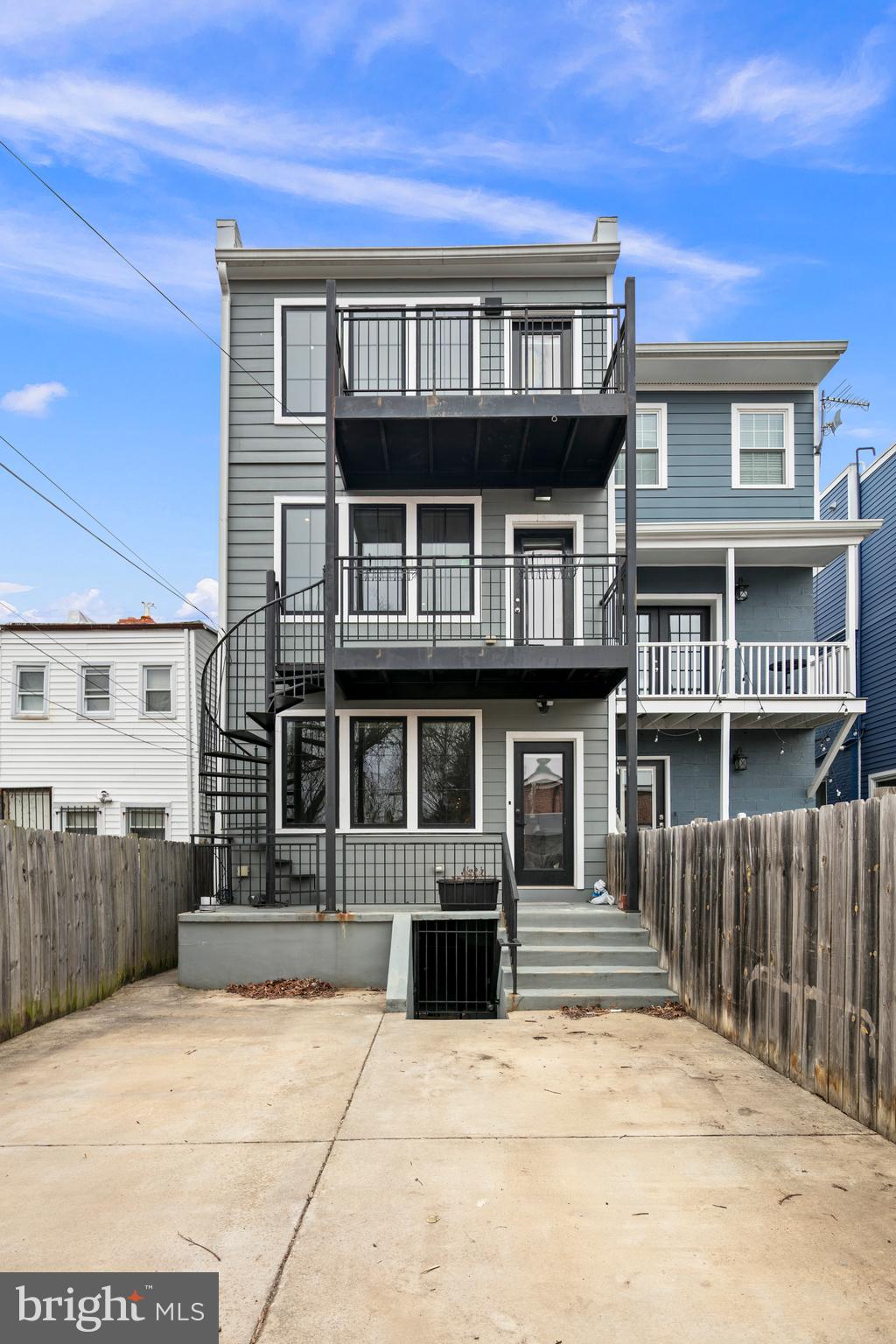 330 16TH STREET SE 2