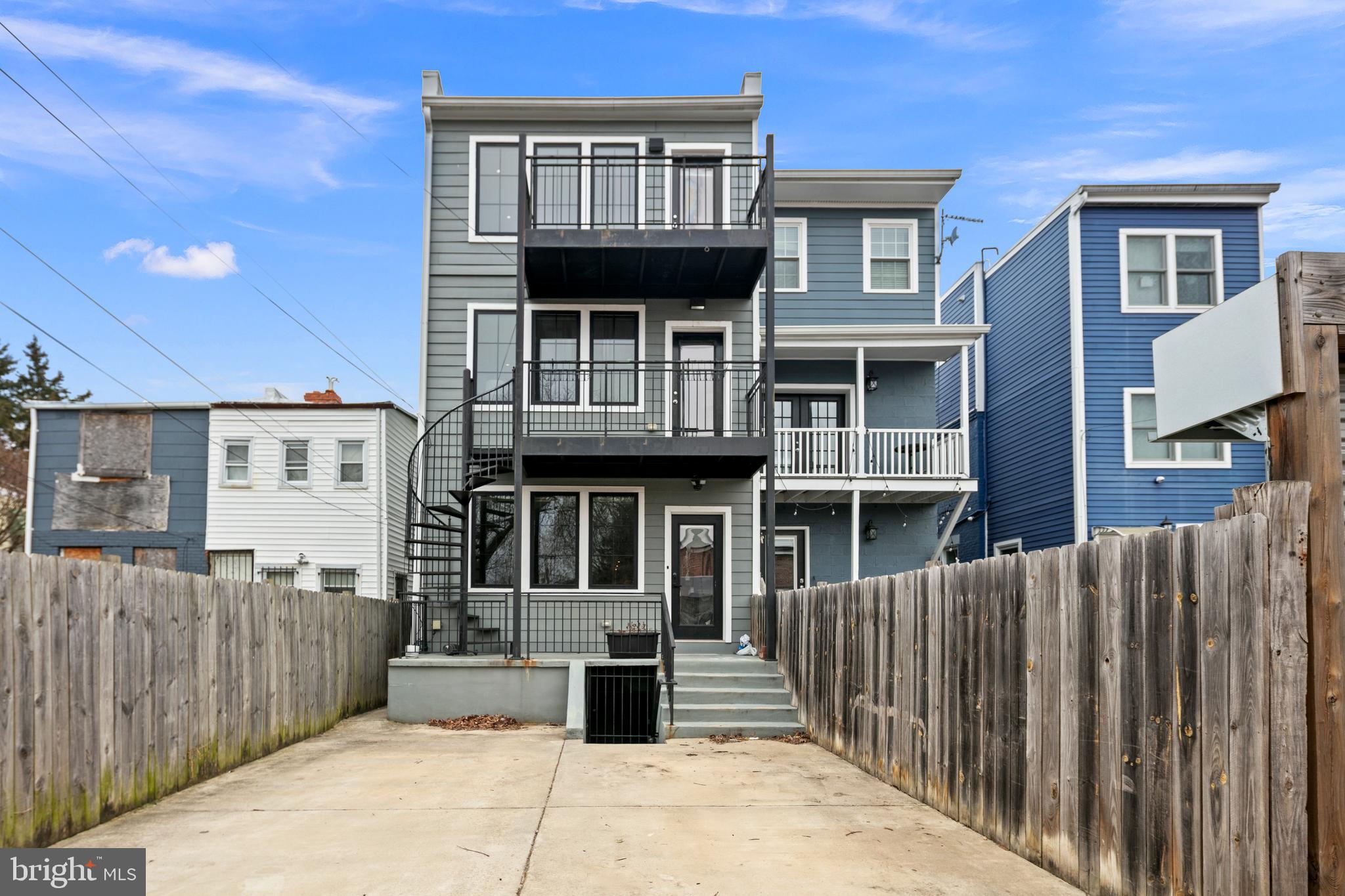 330 16TH STREET SE 2