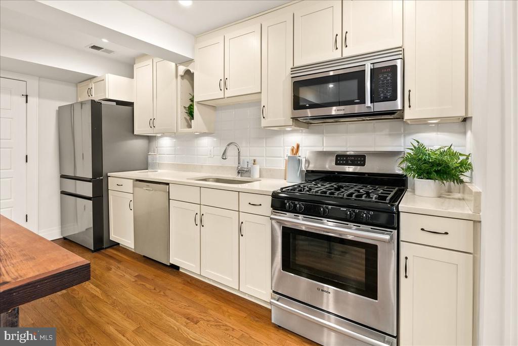 1109 M STREET NW 11