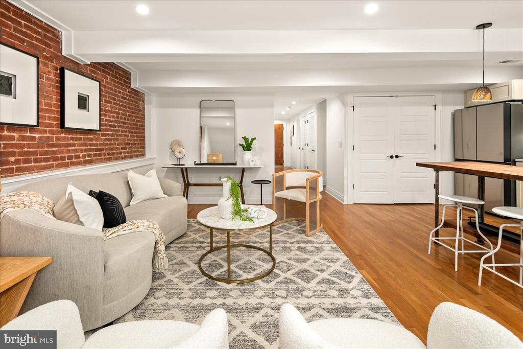1109 M STREET NW 11