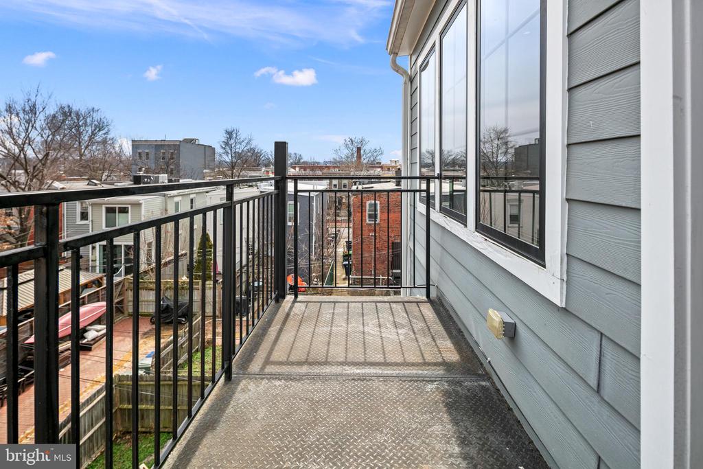 330 16TH STREET SE 2