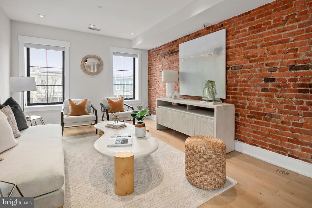 330 16TH STREET SE 2