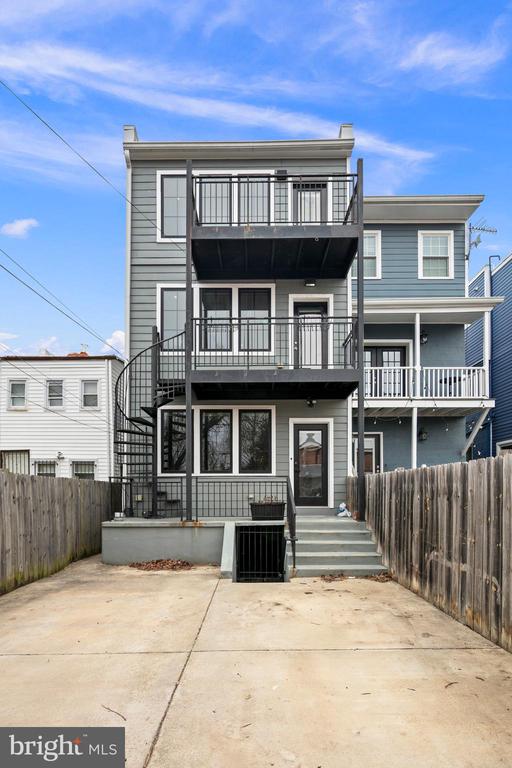 330 16TH STREET SE 2