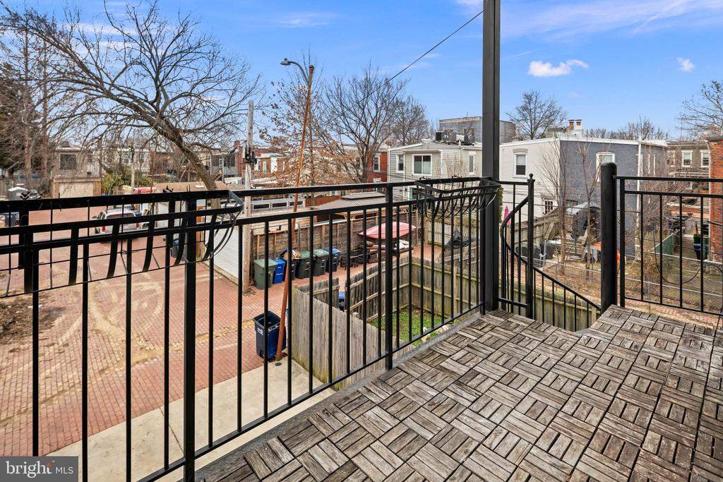 330 16TH STREET SE 2