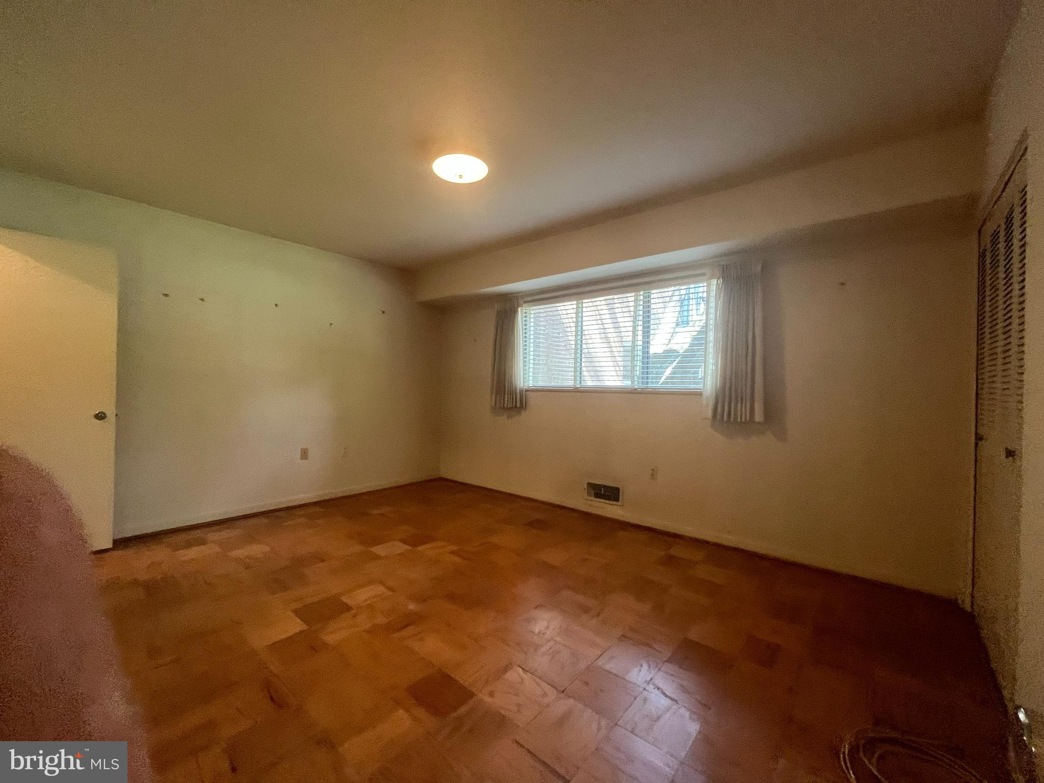 10670 Weymouth St #104