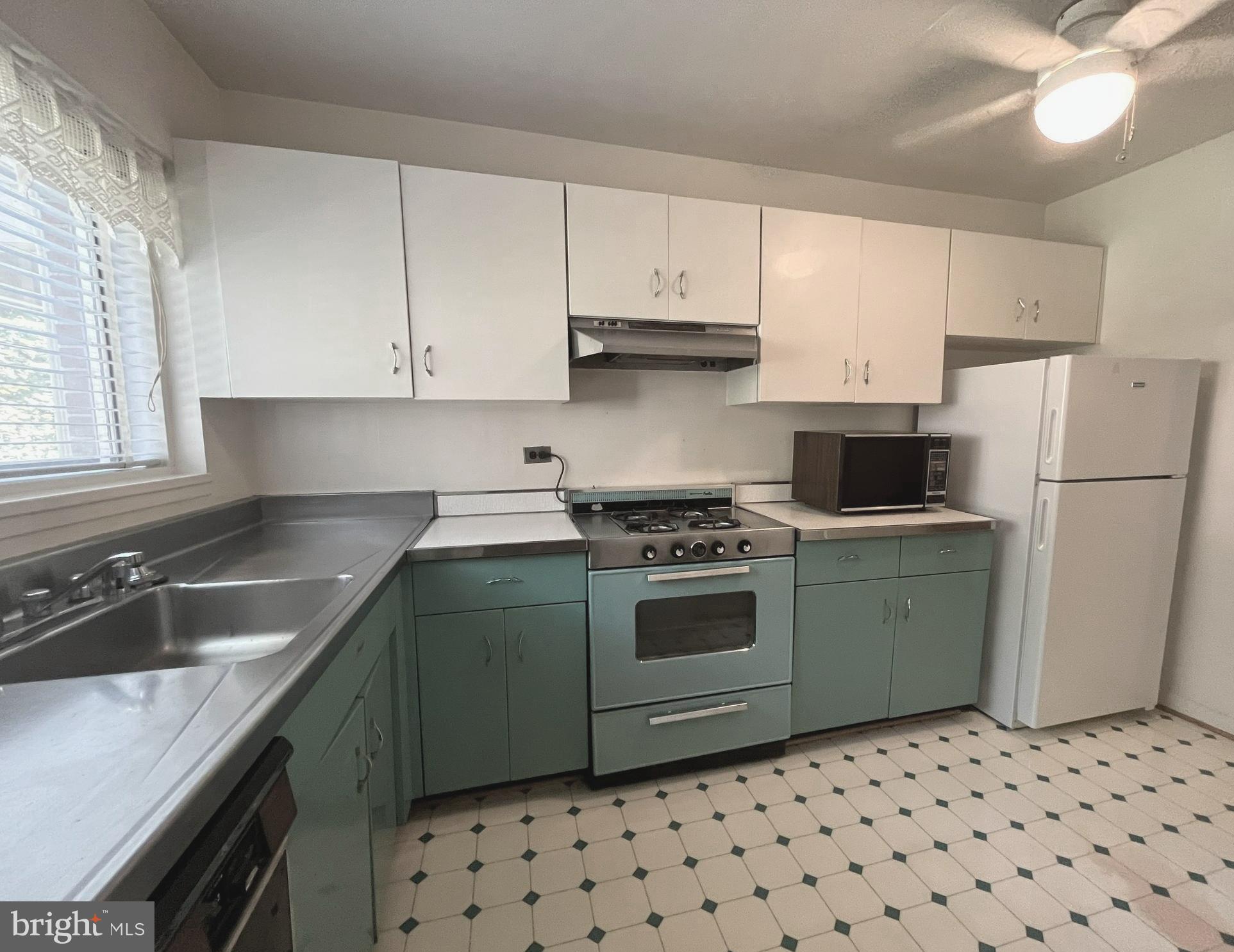 10670 Weymouth St #104