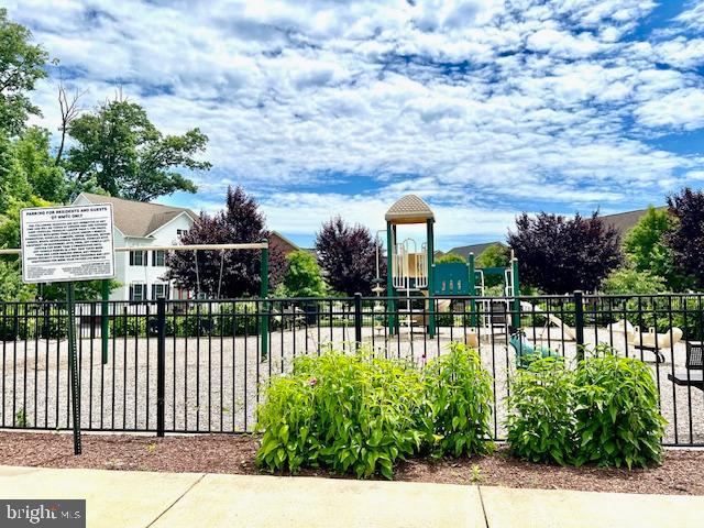 423 Greenebaum Ln