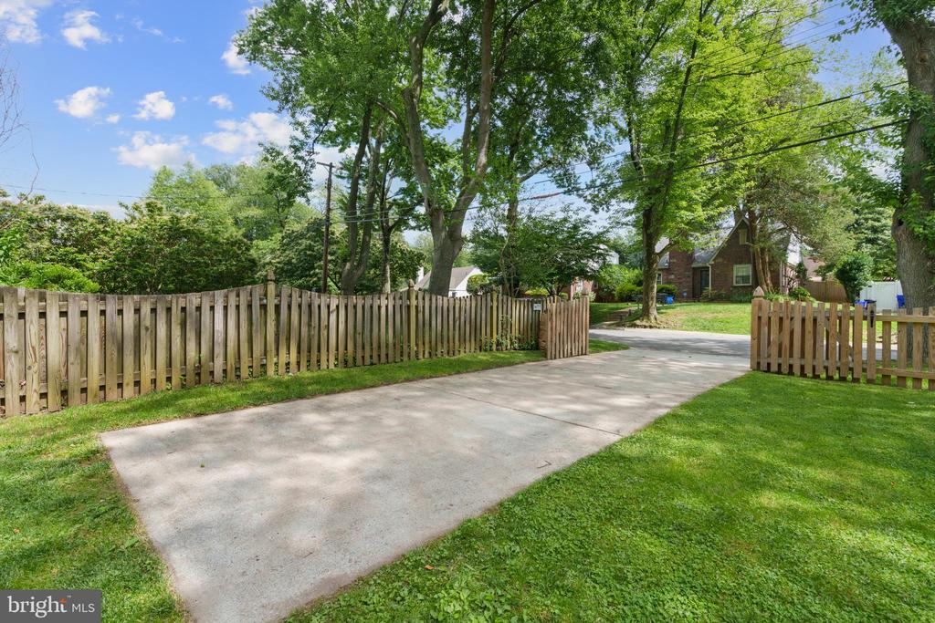 2015 Lansdowne Way