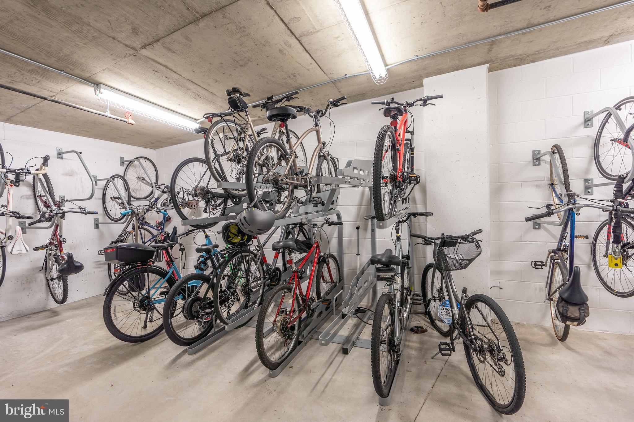 4960 Fairmont Ave #Ph2