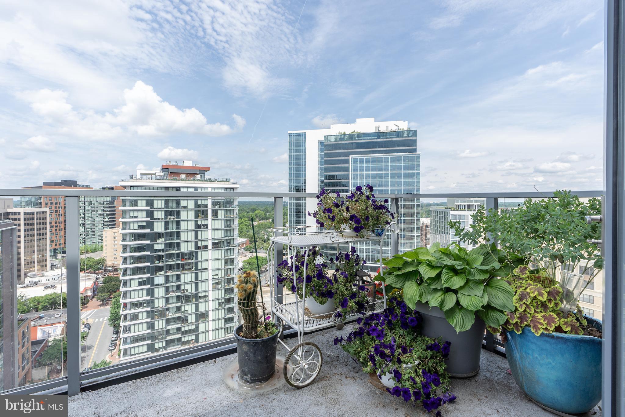 4960 Fairmont Ave #Ph2