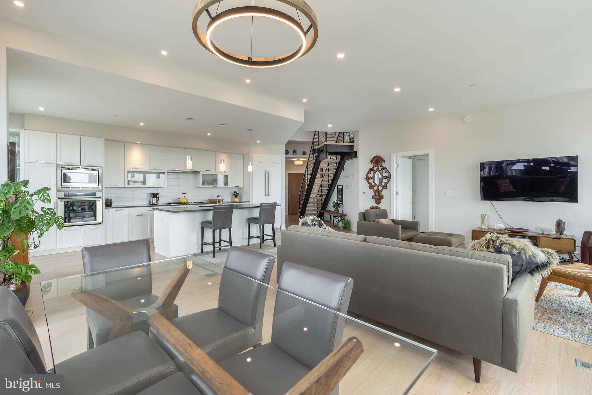 4960 Fairmont Ave #Ph2