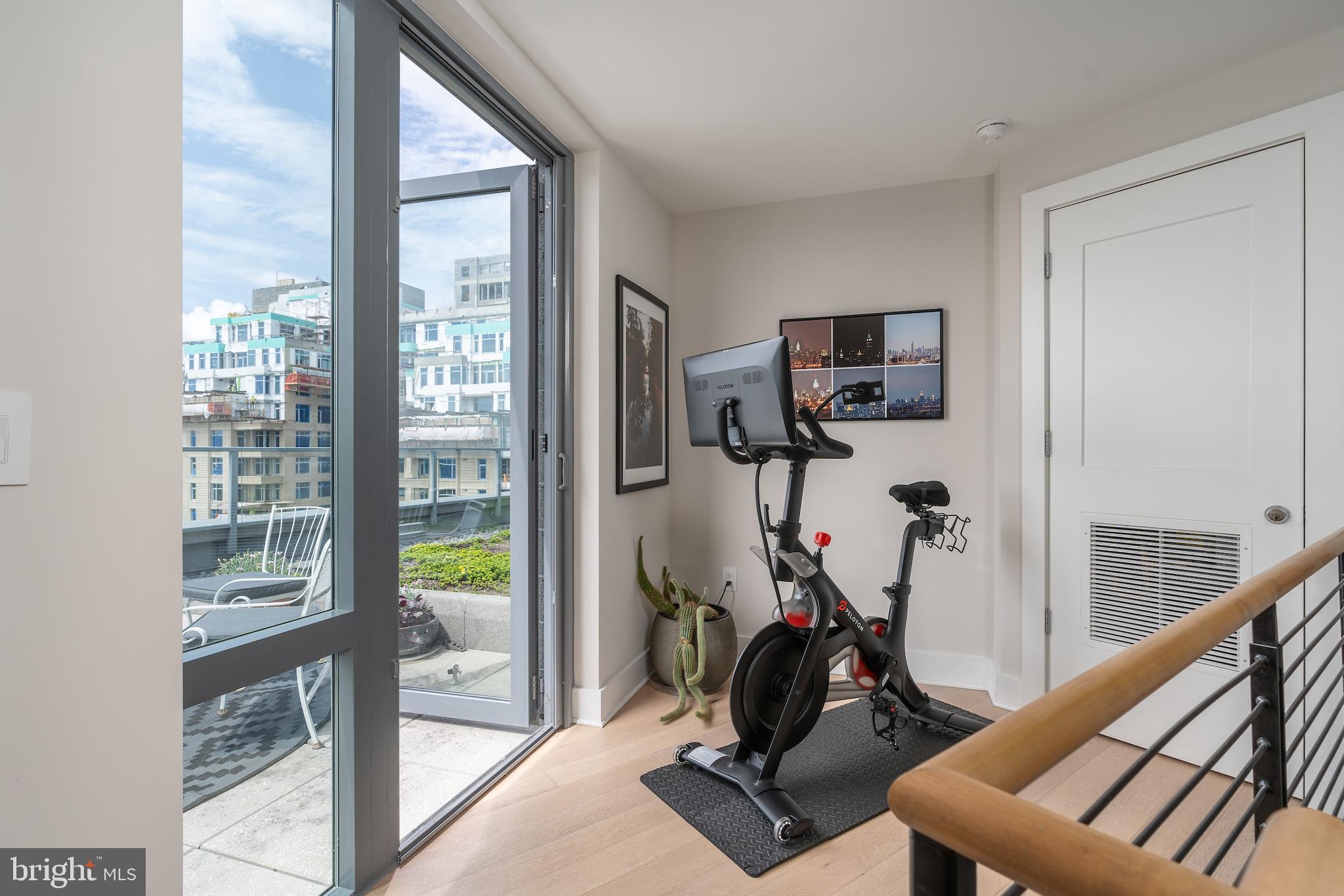 4960 Fairmont Ave #Ph2