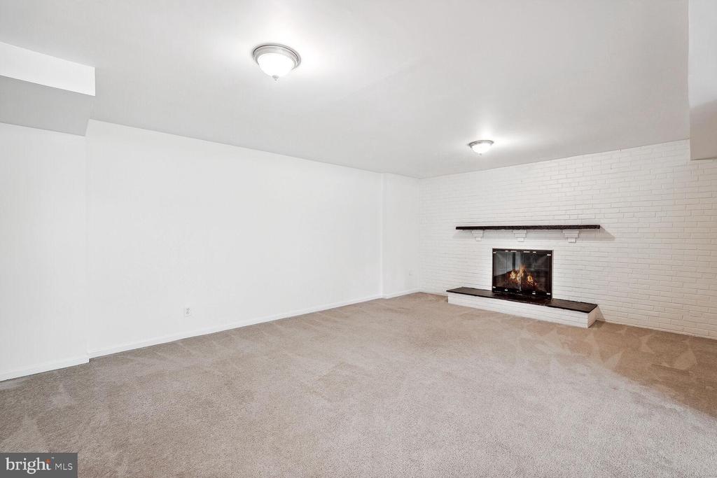 7001 LONGWOOD DR