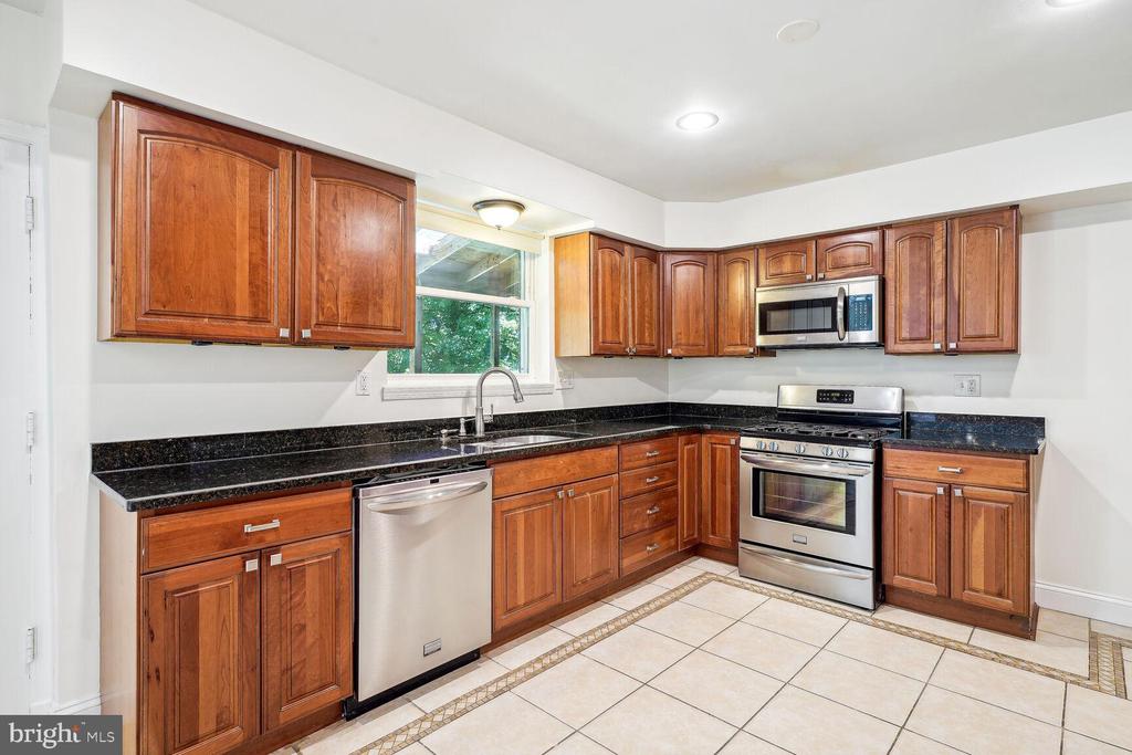7001 LONGWOOD DR