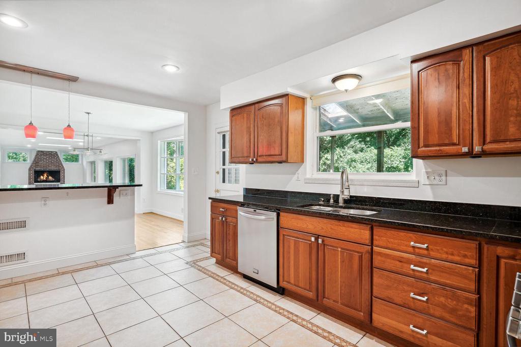 7001 LONGWOOD DR