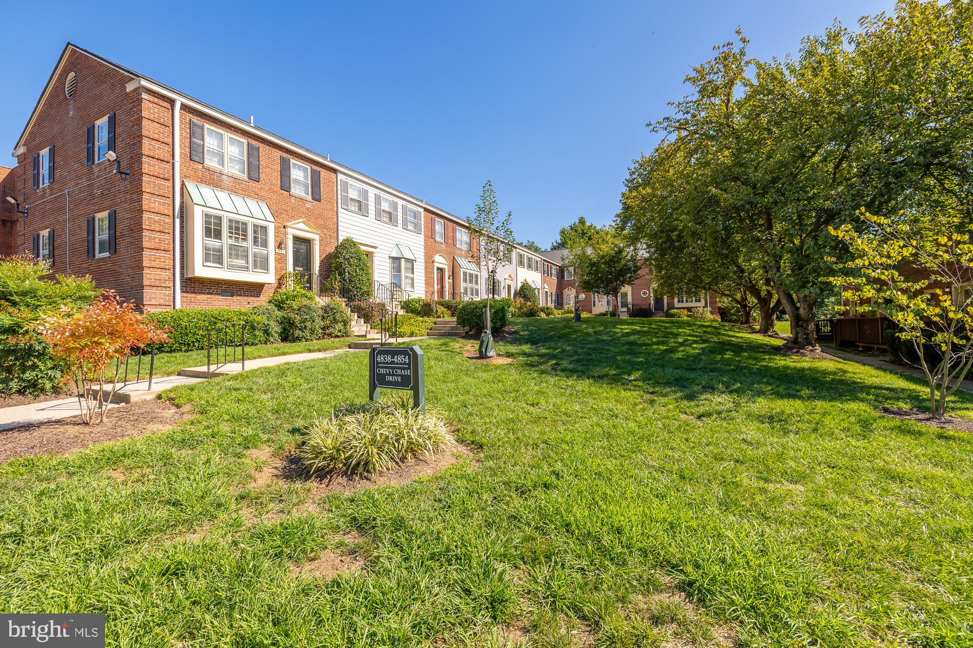 4852 Chevy Chase Dr #145