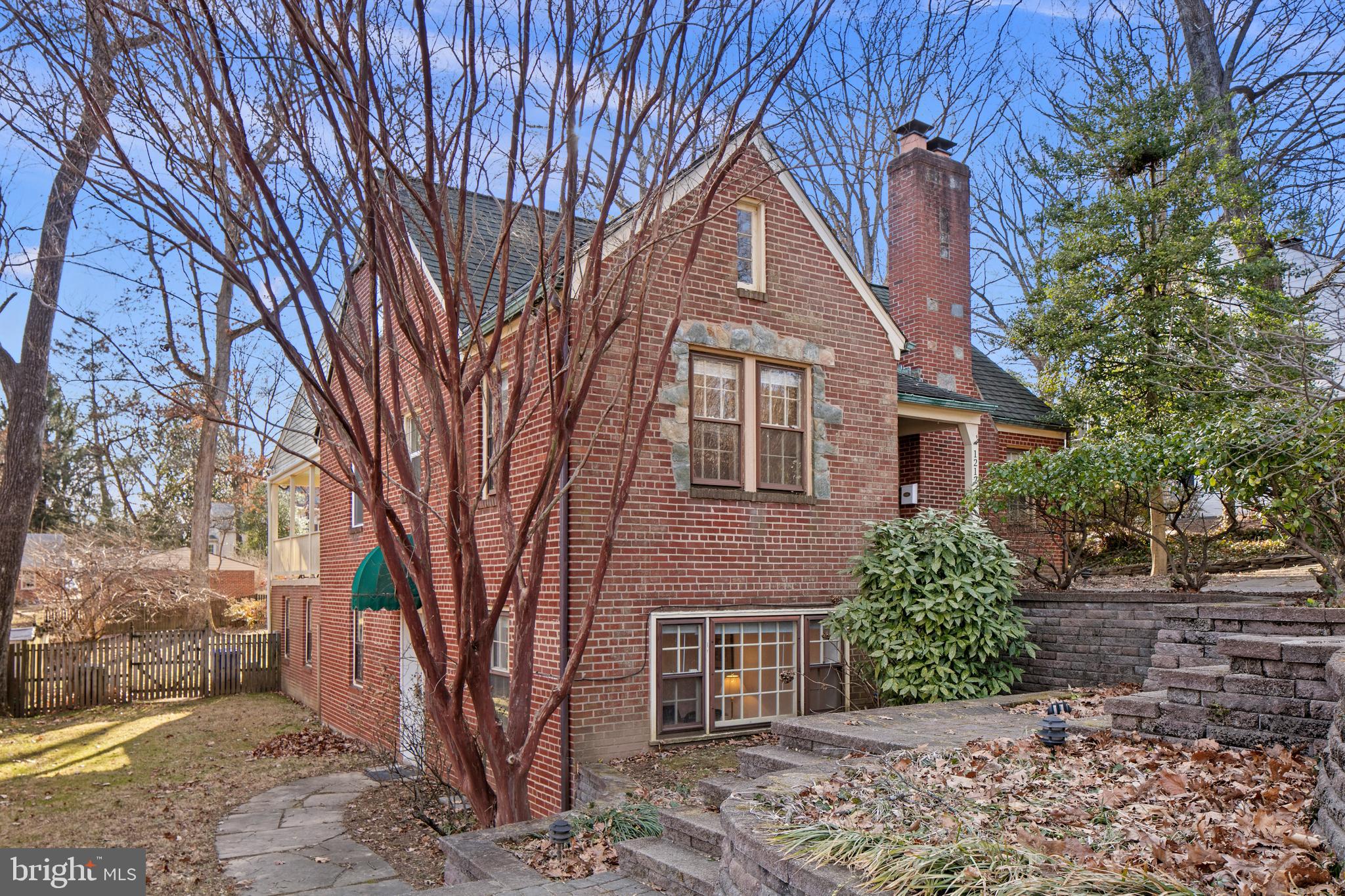 1212 Dale Dr