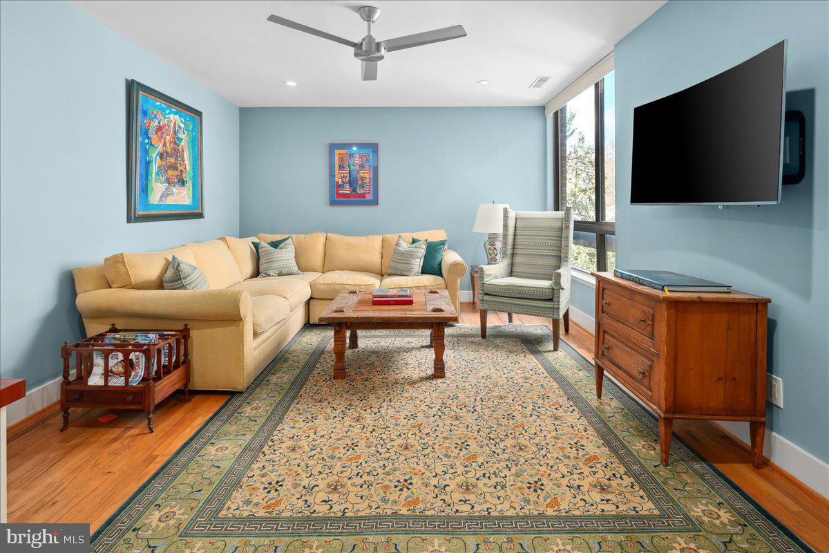 4986 Sentinel Dr #15-401