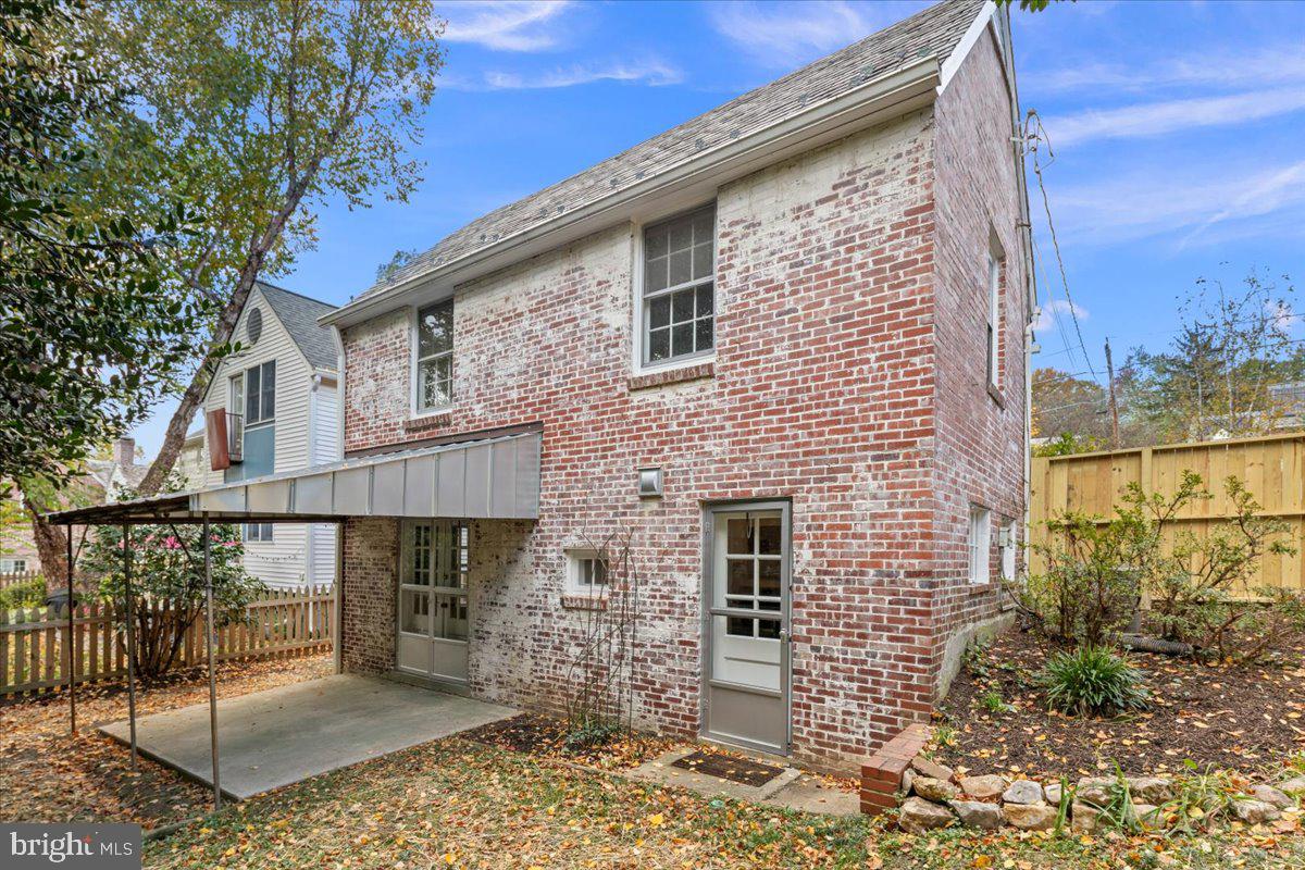 1606 N SPRINGWOOD DRIVE
