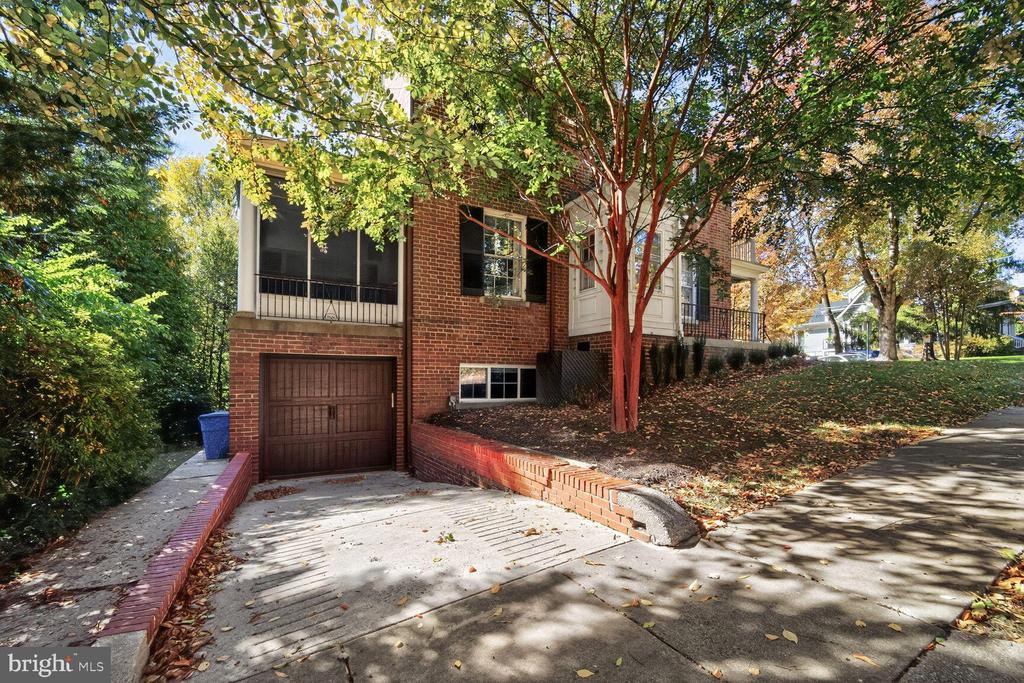 6709 MELVILLE PLACE