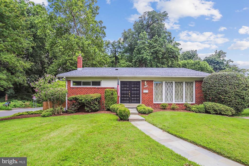 3909 WOODLAWN ROAD