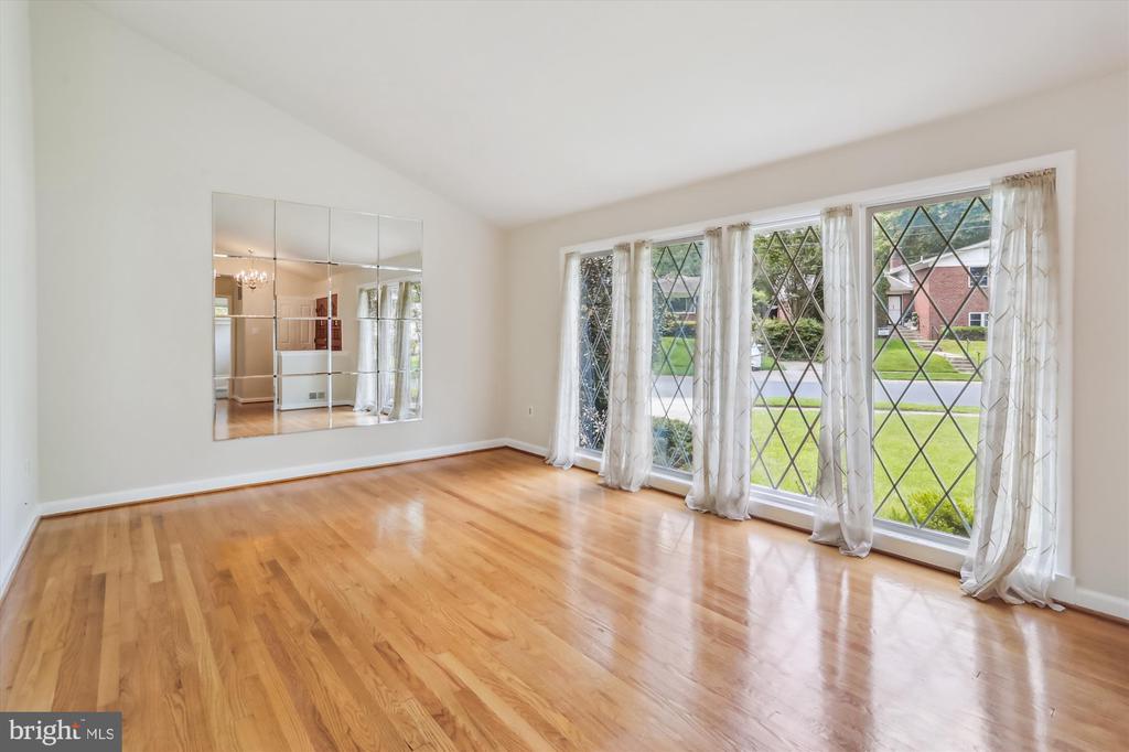 3909 WOODLAWN ROAD