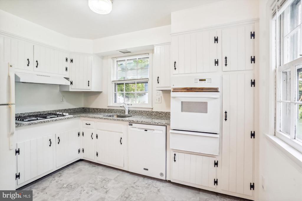 803 BURDETTE ROAD