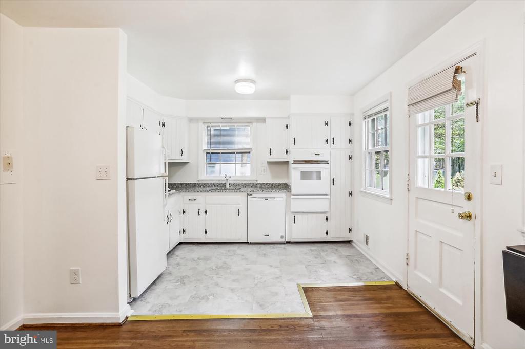 803 BURDETTE ROAD