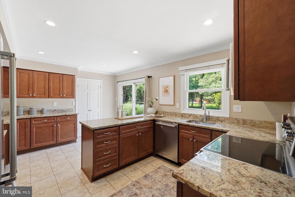 14005 BETHPAGE LANE