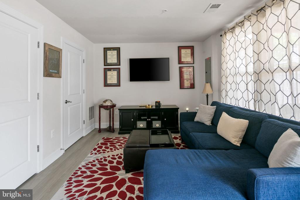 162 Capital Ct
