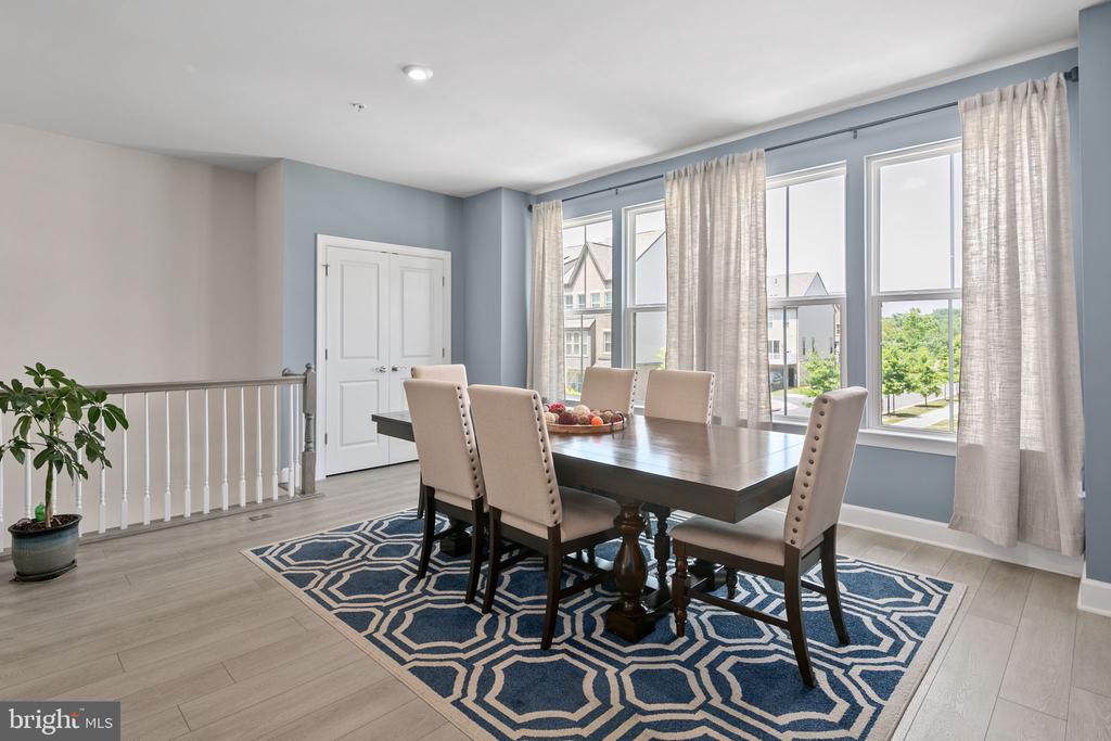 162 Capital Ct