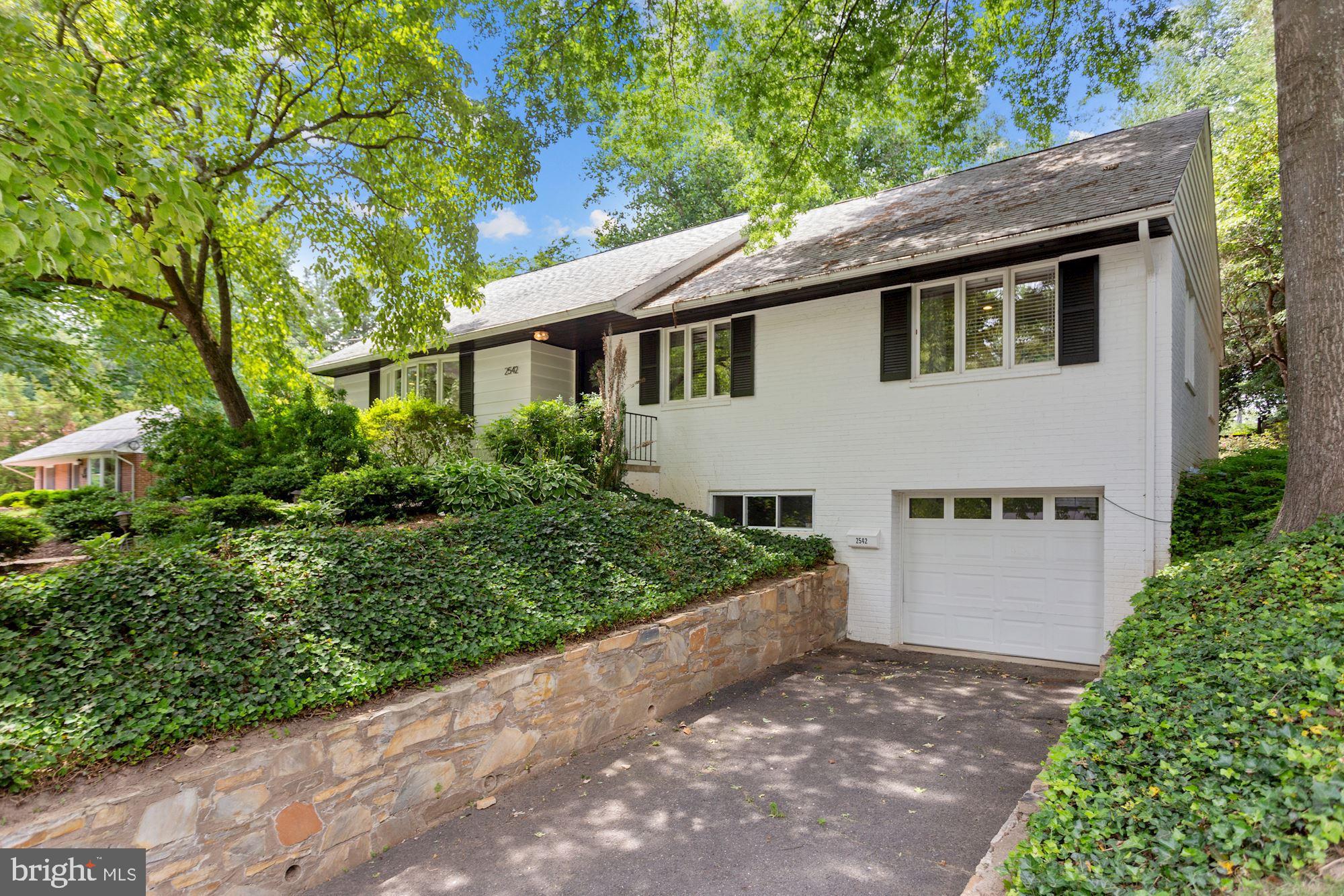 2542 N Vermont St