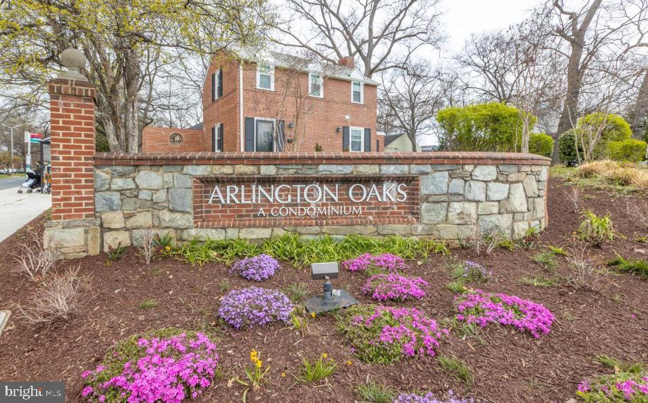 202 N George Mason Dr #2